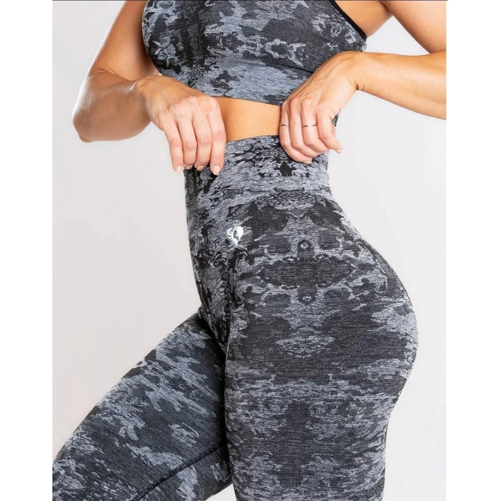 NWT Women's Best Camo Leggings